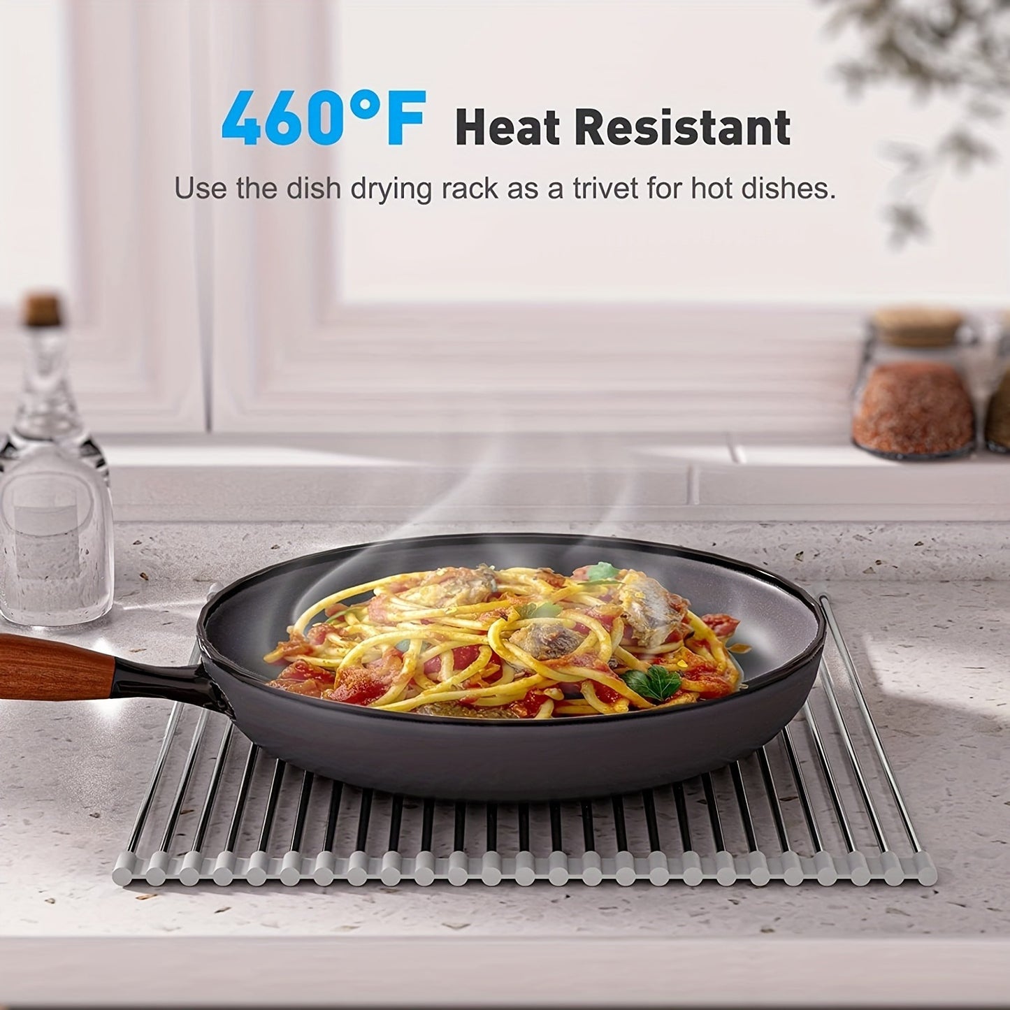 The Silicone Sink Organizer combines the functions of draining, washing vegetables and storing in one. It is made of heat-resistant material and can be rolled up. Easily deal with the mess of the kitchen sink and make cookies easily.